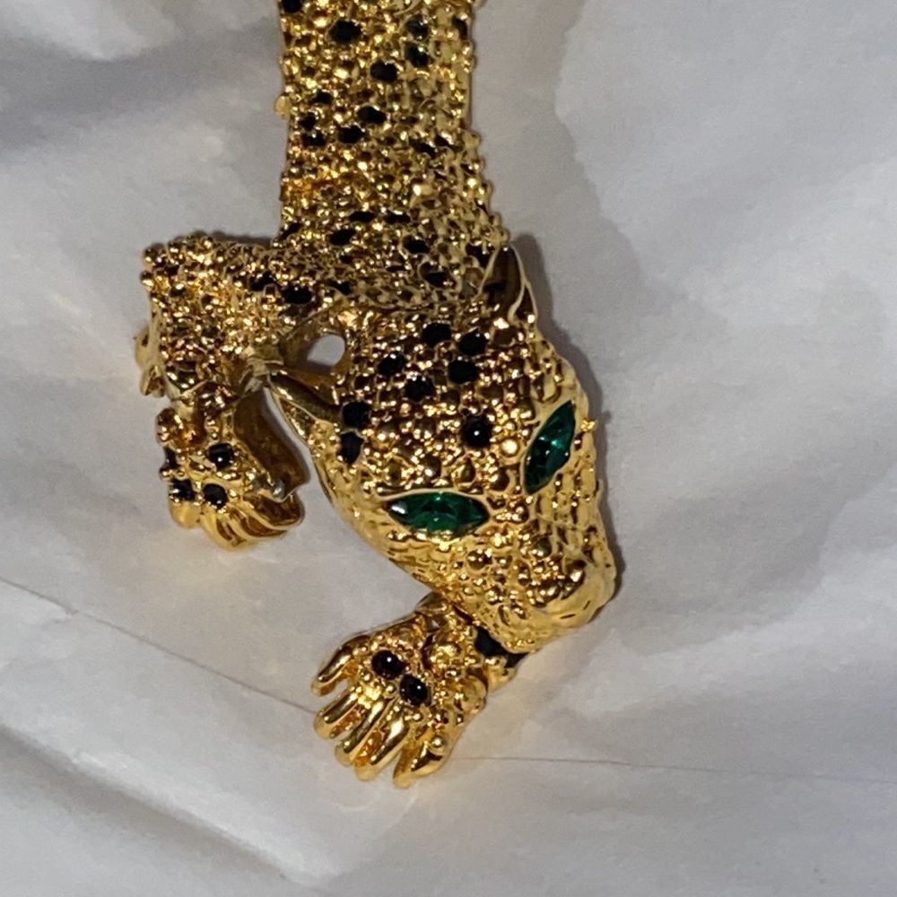 Vintage Articulated Leopard Pin Gold with Green Glass Eyes - Picture 3 of 12